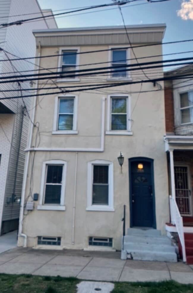 Building Photo - 254 Fountain St