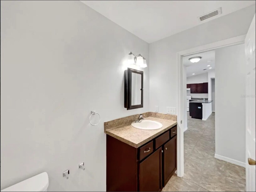 Building Photo - 1304 E Carolina Ave