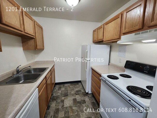 Primary Photo - 1 bedroom/ 1 bath apartment in Sun Prairie...