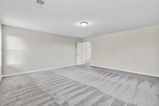 Building Photo - 138 Bermuda Lakes Dr