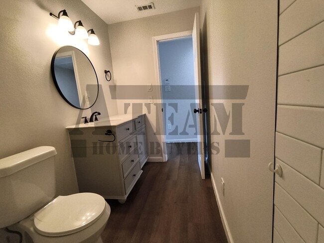Building Photo - Cozy Lake View 2 Bed 1 Bath house for rent!