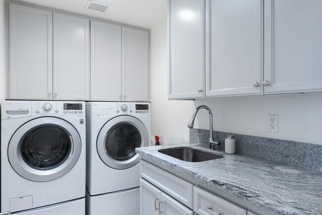 Building Photo - 2 Lehigh Ct