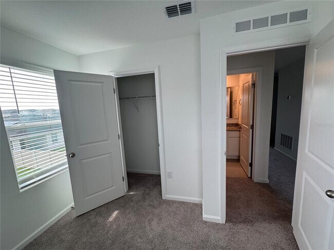 Building Photo - 5909 Chestnut Grv Pl