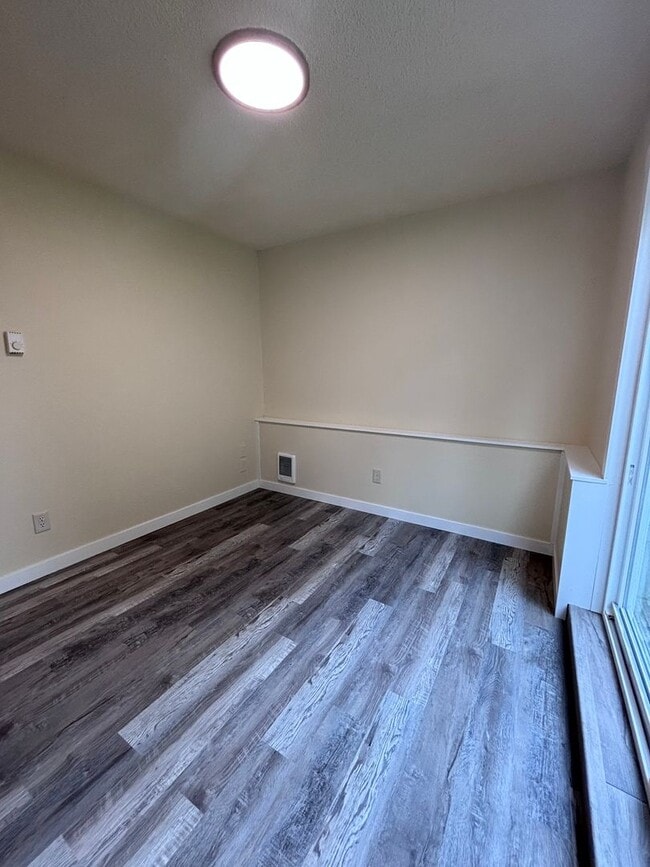 Building Photo - Desired NE Tacoma Community