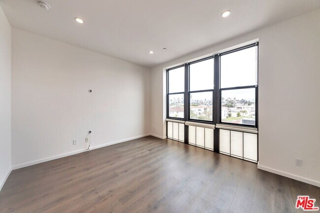 Building Photo - 1824 Redondo Blvd