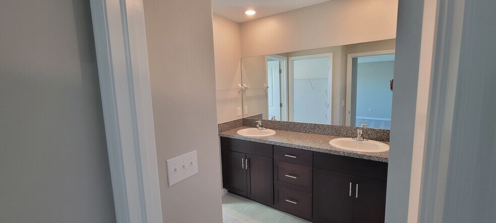 Building Photo - 4213 Romano Busciglio St