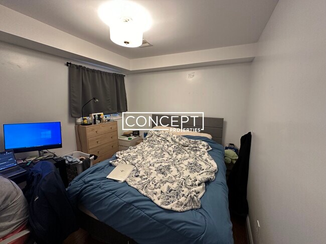 Building Photo - 108 Maverick St