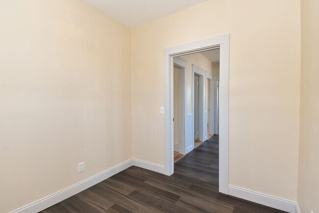 Building Photo - 979 Mineral Spring Ave