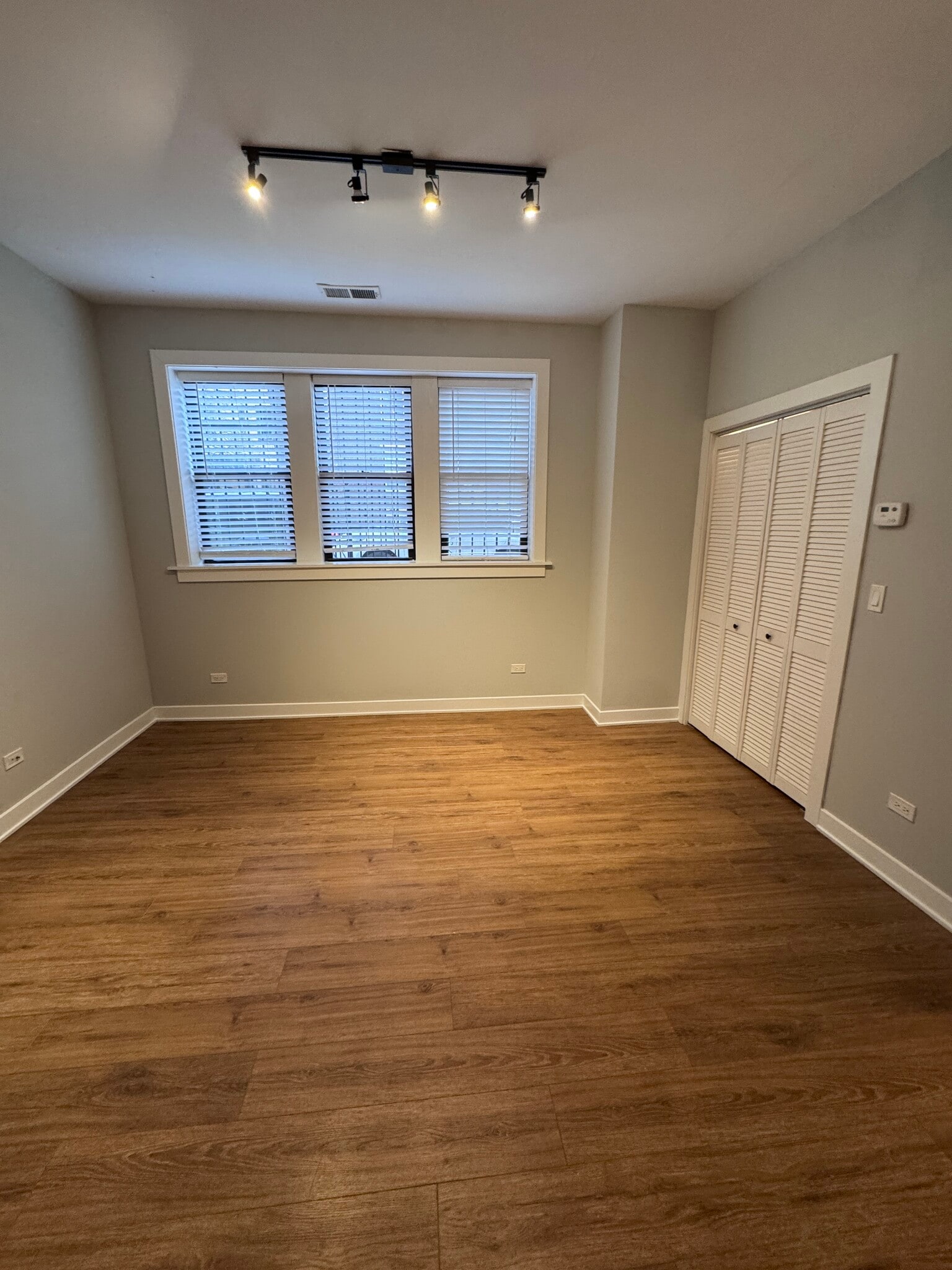 Building Photo - 4628 N Leavitt St