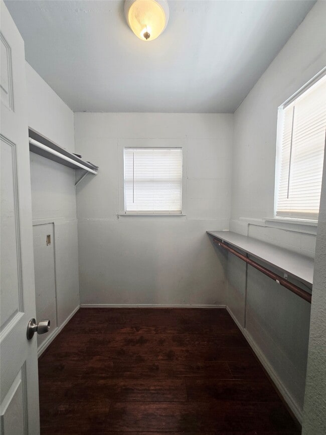 Building Photo - 5709 Craig St