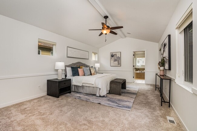 Building Photo - North East Facing 4 bed 3 bath ready for m...