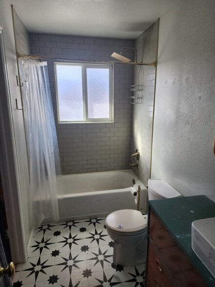 Building Photo - 2922 Dickens Dr
