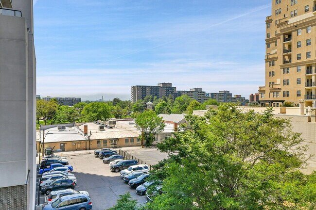 Building Photo - $3,100 - 2 Bed, 2 Bath Lofted Condo in Den...