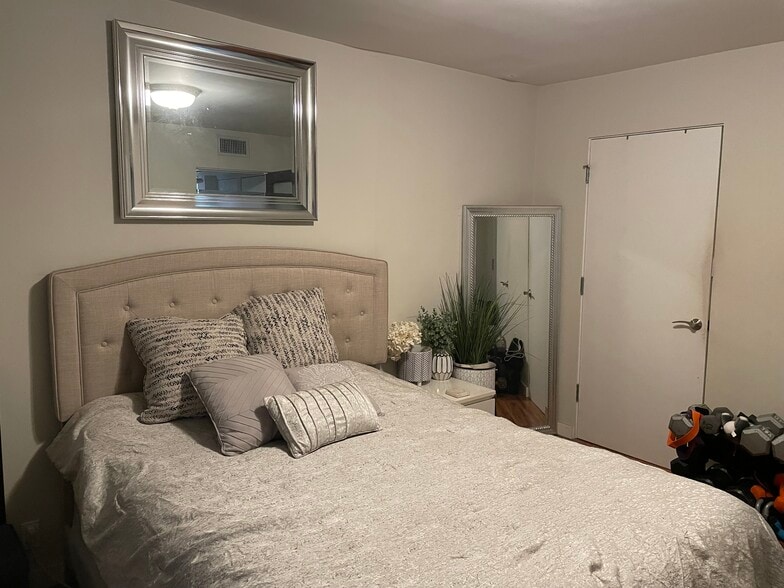 Building Photo - 1620 Malcolm Ave