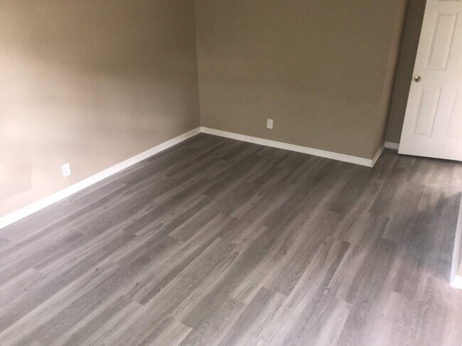 Building Photo - 4147 Oak Terrace Dr