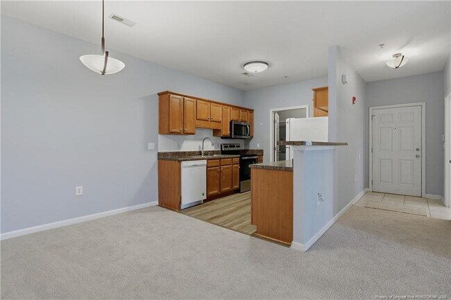 Building Photo - 625 Marshtree Ln