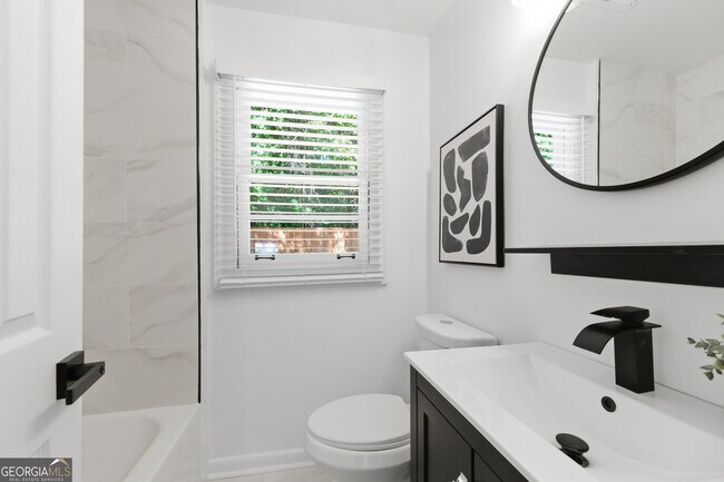 Building Photo - 2541 Santa Barbara Dr NW