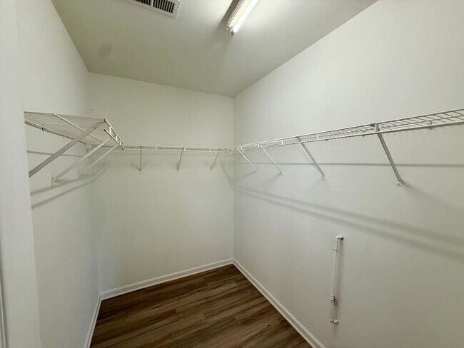 Building Photo - 3550 Crestridge Dr