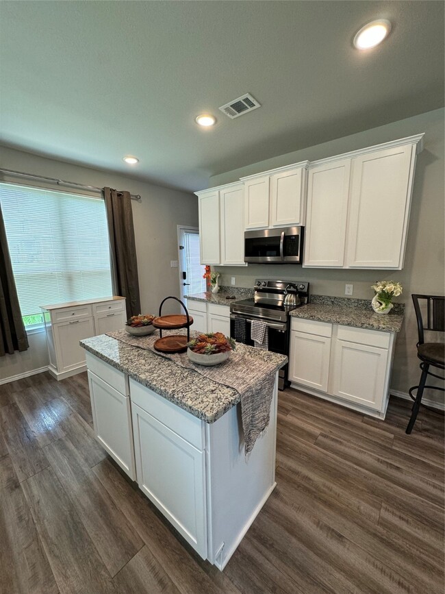 Building Photo - 710 Crystal River