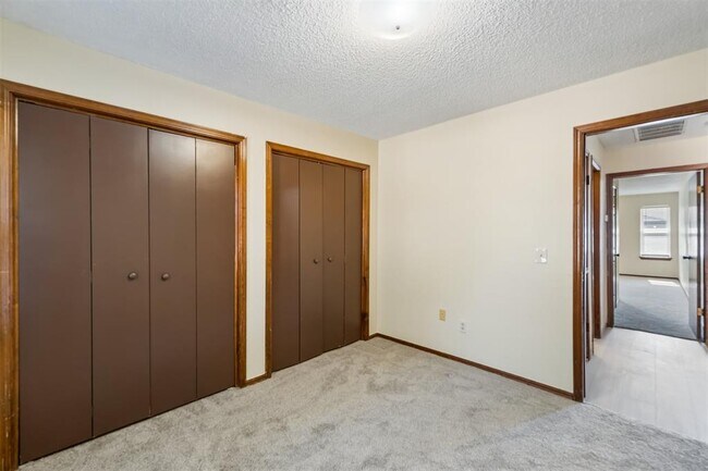 Building Photo - 208 Hudson Pl