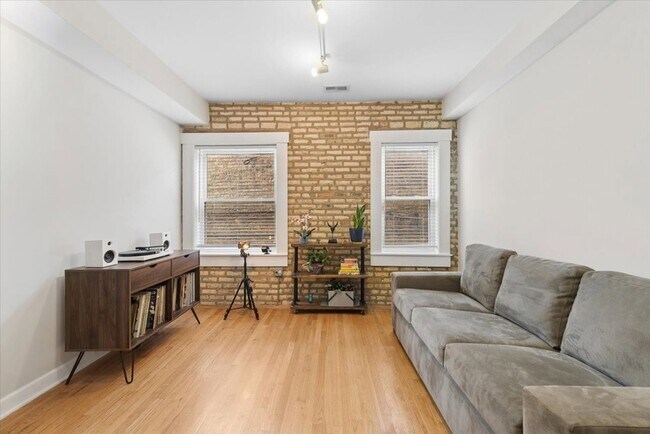 Building Photo - 2541 Prairie Ave