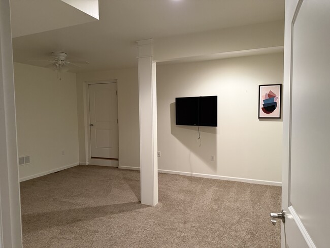 Building Photo - 174 Victoria Ln