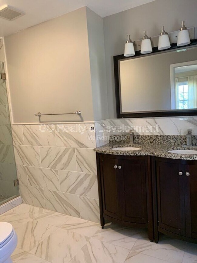 Building Photo - 87 W Surrey Ln