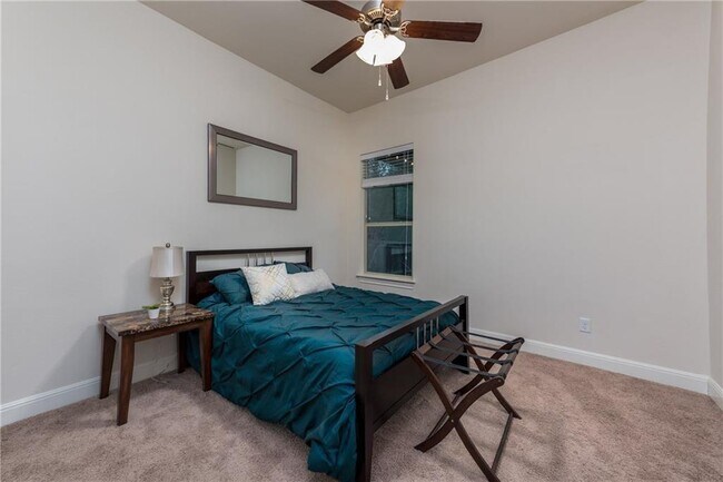 Building Photo - 3001 Tempe Dr