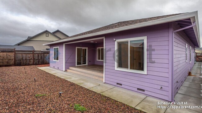 Building Photo - 1313 Crestview Ct