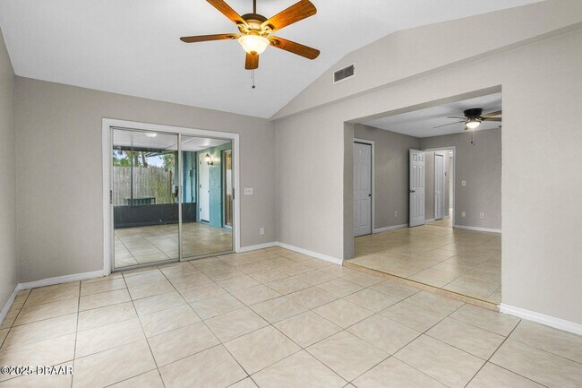 Building Photo - 1702 Carolina Ave