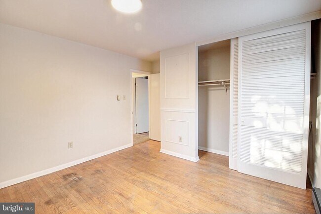 Building Photo - 1411 W 12th St