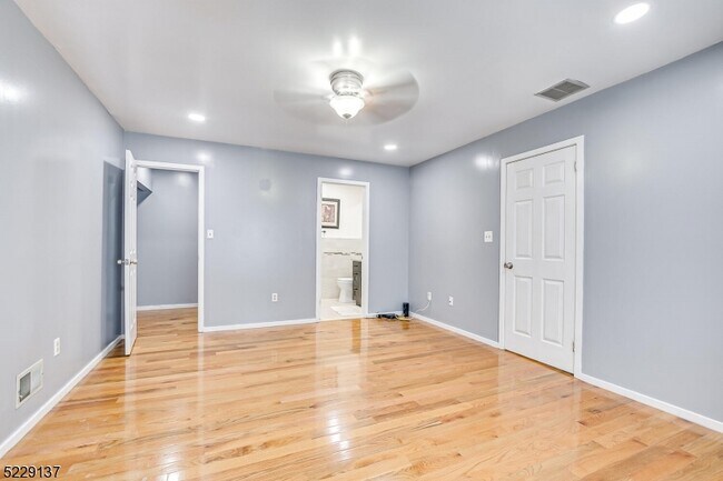 Building Photo - 131 Bonney Ct
