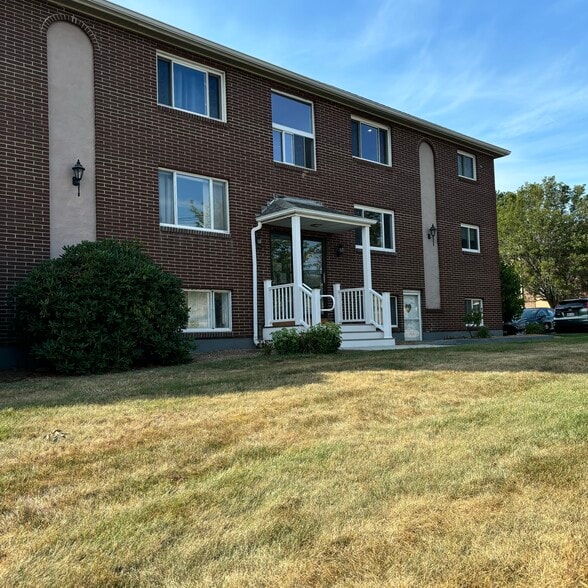 Building Photo - 586 Boston Post Rd E