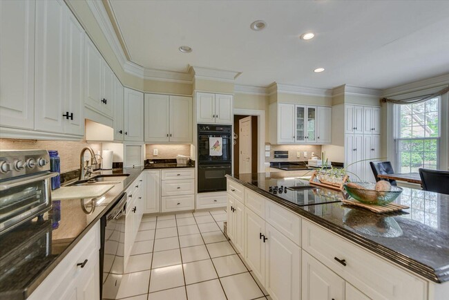 Building Photo - 211 Kestwick Dr W