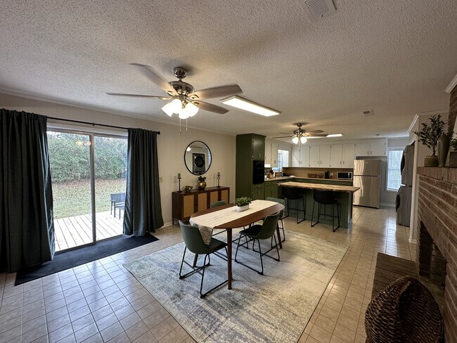 Building Photo - 7521 Cottonwood Rd