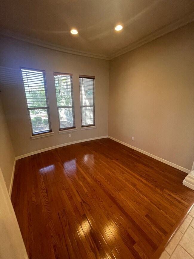 Building Photo - Gorgeous Home in Sonoma Ranch off Golf Club Rd!