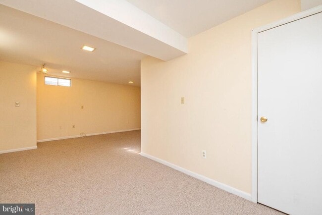 Building Photo - 39 Triple Crown Ct