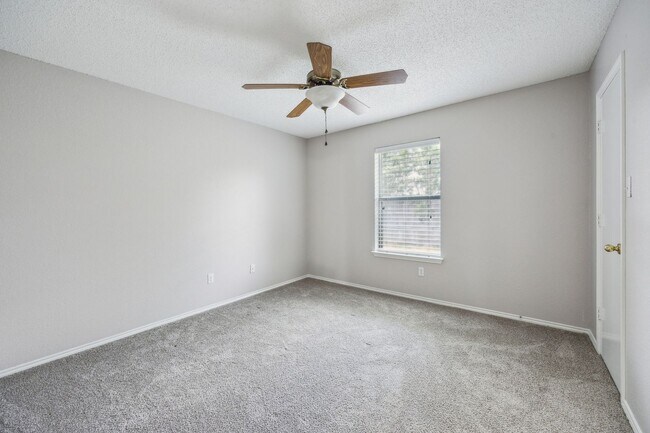 Building Photo - Welcome Home to Winding Creek !