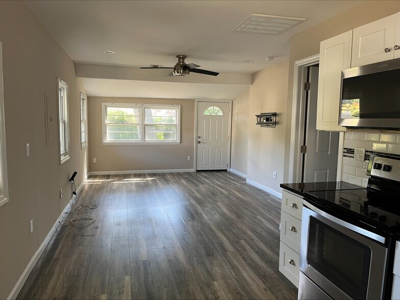 Building Photo - 15 Lulu Dr