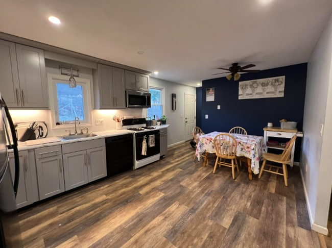 Building Photo - Cozy, One Level Living Ranch