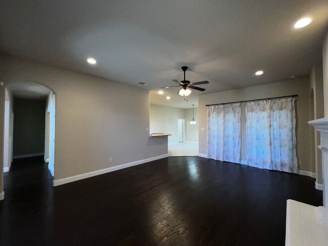 Building Photo - Cameron Lane