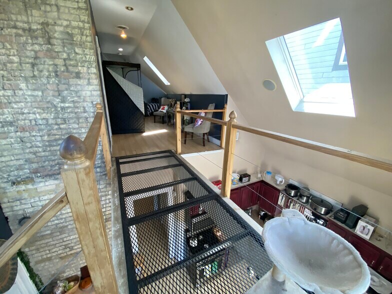 Building Photo - 1529 N Cass St