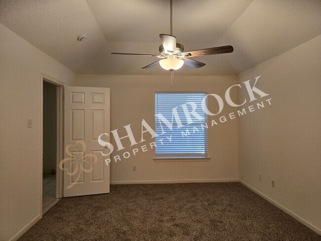 Building Photo - 533 Shady Park Trail