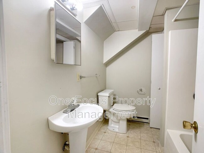 Building Photo - 329 Chestnut St