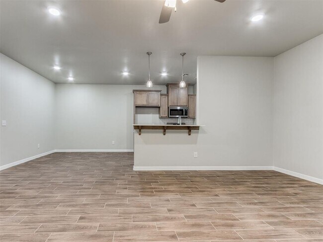 Building Photo - 616 Maleah Pl