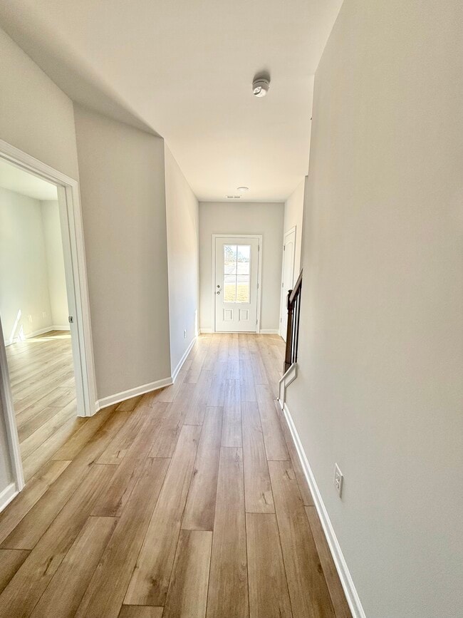 Building Photo - 206 Daybreak Ln