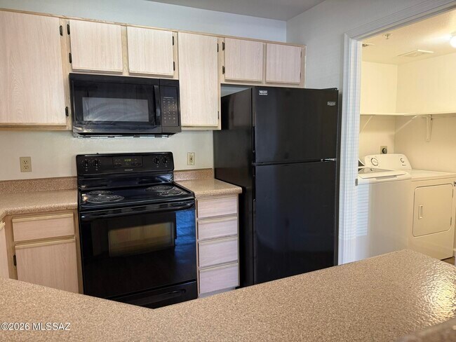 Building Photo - 5751 N Kolb Rd