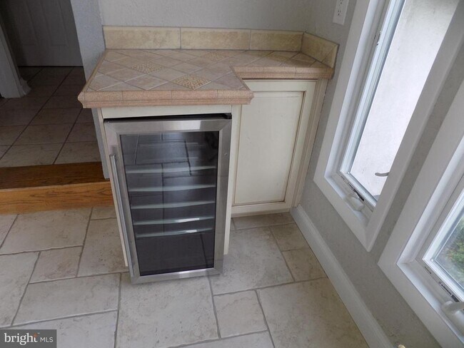 Building Photo - 313 Glenville Rd