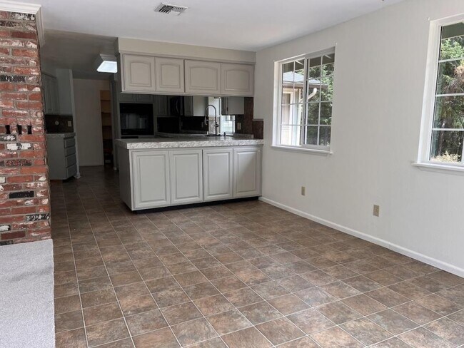 Building Photo - 3401 Quartz Creek Rd