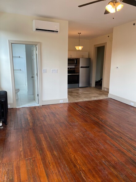 living room - 3549 Sunnyside Ave
